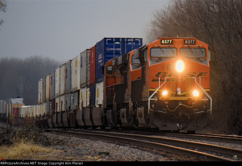 BNSF 8377